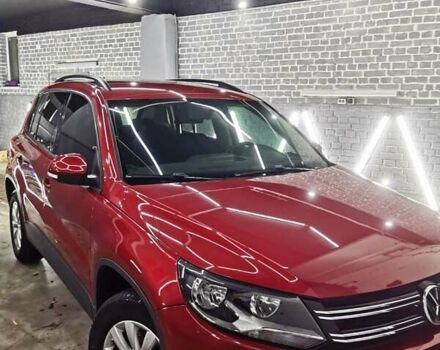 Красный Фольксваген Тигуан, объемом двигателя 1.99 л и пробегом 260 тыс. км за 13000 $, фото 1 на Automoto.ua