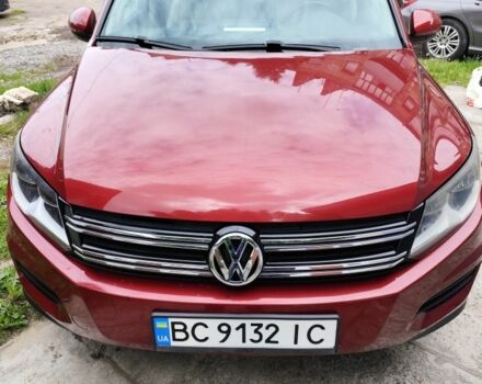 Красный Фольксваген Тигуан, объемом двигателя 2 л и пробегом 123 тыс. км за 267 $, фото 1 на Automoto.ua