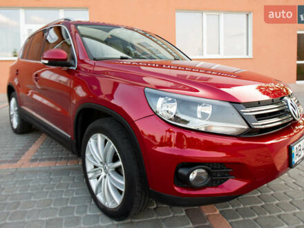 Красный Фольксваген Тигуан, объемом двигателя 1.98 л и пробегом 159 тыс. км за 13300 $, фото 1 на Automoto.ua