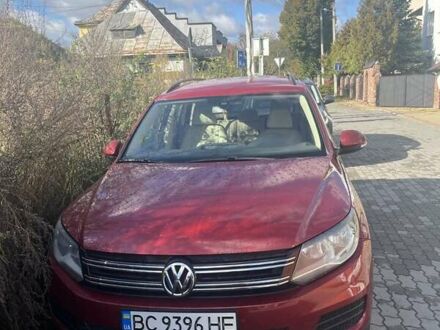 Красный Фольксваген Тигуан, объемом двигателя 1.98 л и пробегом 139 тыс. км за 14000 $, фото 1 на Automoto.ua