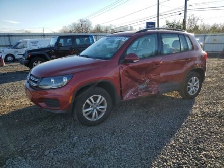 Фольксваген Тигуан 2016 в Львове на Automoto.ua Красный Фольксваген Тигуан, объемом двигателя 2 л и пробегом 73 тыс. км за 10000 $, фото 1 на Automoto.ua
