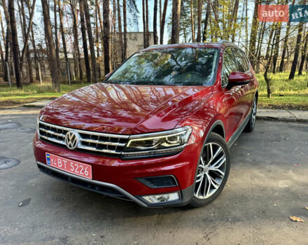 Красный Фольксваген Тигуан, объемом двигателя 2 л и пробегом 91 тыс. км за 18900 $, фото 1 на Automoto.ua