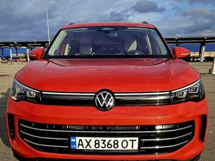 Красный Фольксваген Тигуан, объемом двигателя 1.97 л и пробегом 32 тыс. км за 45000 $, фото 1 на Automoto.ua