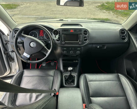 Фольксваген Тигуан, объемом двигателя 2 л и пробегом 262 тыс. км за 9800 $, фото 13 на Automoto.ua