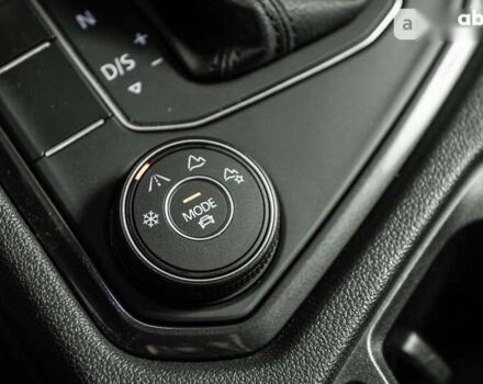 Фольксваген Тігуан, об'ємом двигуна 2 л та пробігом 45 тис. км за 31900 $, фото 26 на Automoto.ua