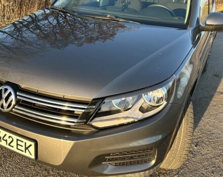 Сірий Фольксваген Тігуан, об'ємом двигуна 2 л та пробігом 220 тис. км за 11000 $, фото 3 на Automoto.ua