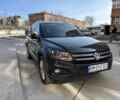 Сірий Фольксваген Тігуан, об'ємом двигуна 2 л та пробігом 171 тис. км за 13800 $, фото 1 на Automoto.ua