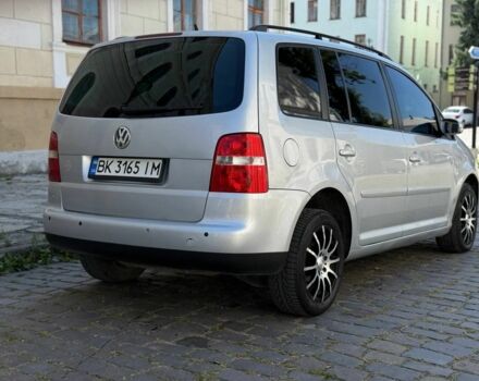 Серый Фольксваген Тигуан, объемом двигателя 1.4 л и пробегом 260 тыс. км за 5000 $, фото 2 на Automoto.ua