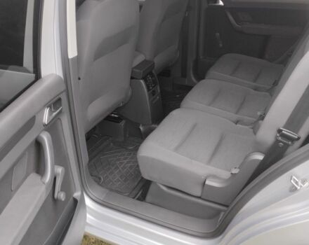 Серый Фольксваген Тигуан, объемом двигателя 1.9 л и пробегом 245 тыс. км за 8600 $, фото 12 на Automoto.ua