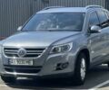 Серый Фольксваген Тигуан, объемом двигателя 2 л и пробегом 150 тыс. км за 10500 $, фото 1 на Automoto.ua
