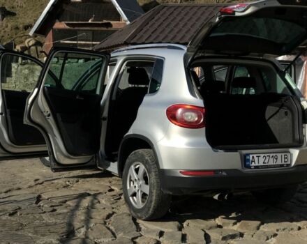 Серый Фольксваген Тигуан, объемом двигателя 1.4 л и пробегом 270 тыс. км за 8000 $, фото 3 на Automoto.ua