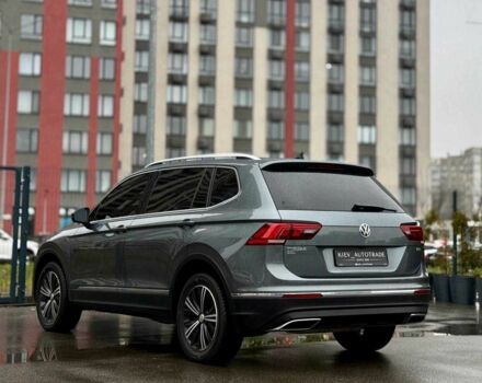 Серый Фольксваген Тигуан, объемом двигателя 2 л и пробегом 155 тыс. км за 18500 $, фото 3 на Automoto.ua