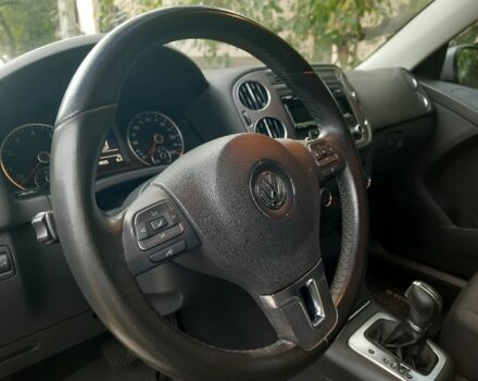 Серый Фольксваген Тигуан, объемом двигателя 2 л и пробегом 174 тыс. км за 12000 $, фото 4 на Automoto.ua