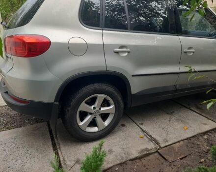 Серый Фольксваген Тигуан, объемом двигателя 2 л и пробегом 174 тыс. км за 12000 $, фото 3 на Automoto.ua