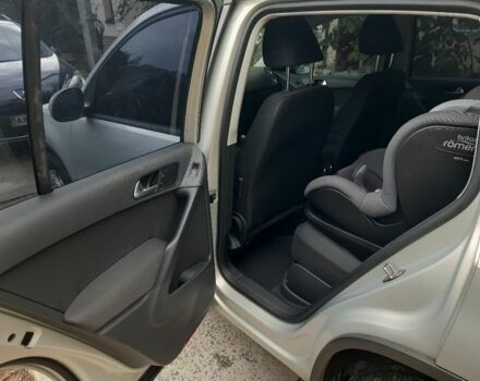 Серый Фольксваген Тигуан, объемом двигателя 2 л и пробегом 174 тыс. км за 12000 $, фото 6 на Automoto.ua