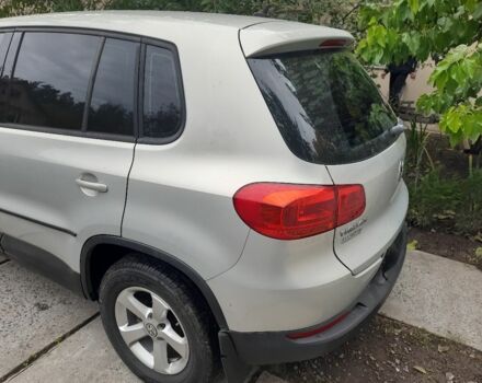 Серый Фольксваген Тигуан, объемом двигателя 2 л и пробегом 174 тыс. км за 12000 $, фото 2 на Automoto.ua