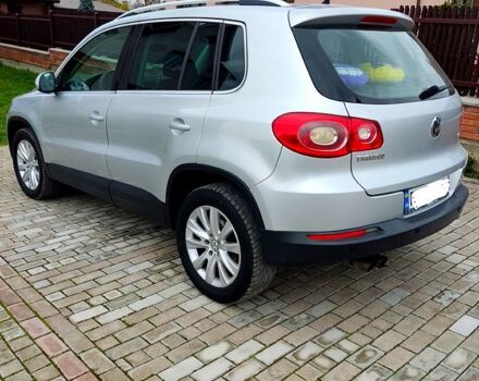 Серый Фольксваген Тигуан, объемом двигателя 2 л и пробегом 350 тыс. км за 9050 $, фото 3 на Automoto.ua