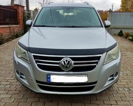 Серый Фольксваген Тигуан, объемом двигателя 2 л и пробегом 350 тыс. км за 9050 $, фото 1 на Automoto.ua