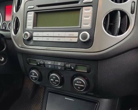 Сірий Фольксваген Тігуан, об'ємом двигуна 2.03 л та пробігом 350 тис. км за 9050 $, фото 1 на Automoto.ua