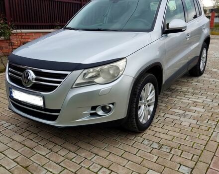 Серый Фольксваген Тигуан, объемом двигателя 2 л и пробегом 350 тыс. км за 9050 $, фото 4 на Automoto.ua