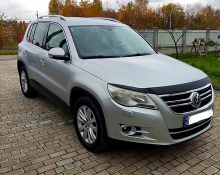 Серый Фольксваген Тигуан, объемом двигателя 2 л и пробегом 350 тыс. км за 9050 $, фото 2 на Automoto.ua