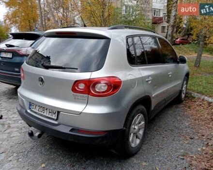 Серый Фольксваген Тигуан, объемом двигателя 2 л и пробегом 235 тыс. км за 9300 $, фото 1 на Automoto.ua