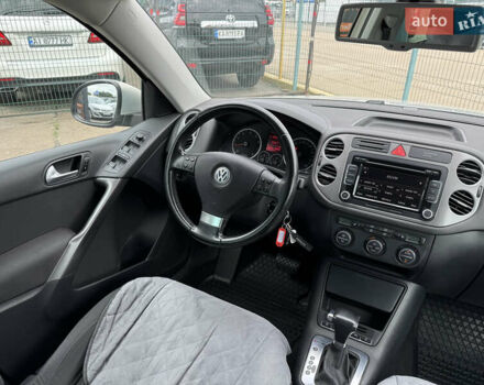 Сірий Фольксваген Тігуан, об'ємом двигуна 1.98 л та пробігом 145 тис. км за 9790 $, фото 32 на Automoto.ua