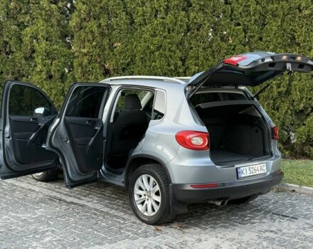 Сірий Фольксваген Тігуан, об'ємом двигуна 2 л та пробігом 265 тис. км за 9200 $, фото 2 на Automoto.ua