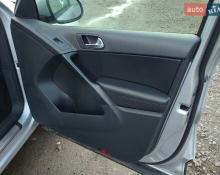 Серый Фольксваген Тигуан, объемом двигателя 1.97 л и пробегом 306 тыс. км за 10000 $, фото 33 на Automoto.ua