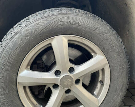 Серый Фольксваген Тигуан, объемом двигателя 2 л и пробегом 280 тыс. км за 10500 $, фото 3 на Automoto.ua