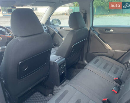 Сірий Фольксваген Тігуан, об'ємом двигуна 2 л та пробігом 280 тис. км за 10699 $, фото 6 на Automoto.ua