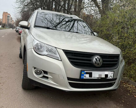 Сірий Фольксваген Тігуан, об'ємом двигуна 2 л та пробігом 158 тис. км за 10800 $, фото 3 на Automoto.ua