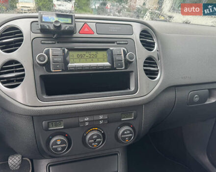 Сірий Фольксваген Тігуан, об'ємом двигуна 1.4 л та пробігом 249 тис. км за 8200 $, фото 17 на Automoto.ua