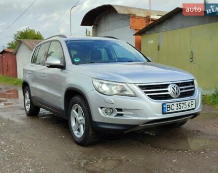 Серый Фольксваген Тигуан, объемом двигателя 1.97 л и пробегом 306 тыс. км за 10000 $, фото 1 на Automoto.ua