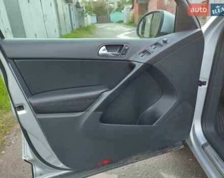 Серый Фольксваген Тигуан, объемом двигателя 1.97 л и пробегом 306 тыс. км за 10000 $, фото 32 на Automoto.ua