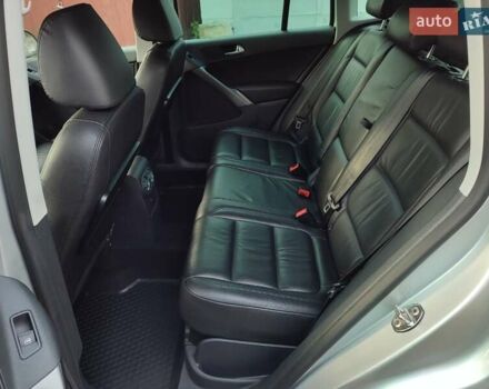 Серый Фольксваген Тигуан, объемом двигателя 1.97 л и пробегом 306 тыс. км за 10000 $, фото 25 на Automoto.ua