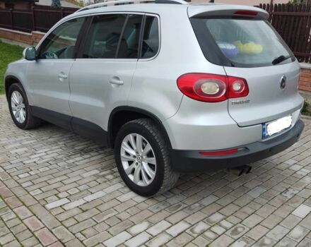 Серый Фольксваген Тигуан, объемом двигателя 2 л и пробегом 350 тыс. км за 9050 $, фото 3 на Automoto.ua