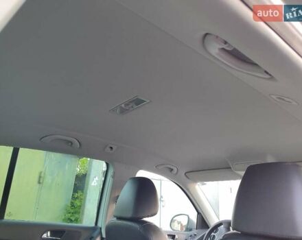 Серый Фольксваген Тигуан, объемом двигателя 1.97 л и пробегом 306 тыс. км за 10000 $, фото 46 на Automoto.ua