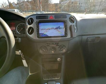 Серый Фольксваген Тигуан, объемом двигателя 1.98 л и пробегом 225 тыс. км за 9300 $, фото 20 на Automoto.ua