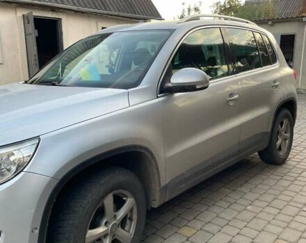 Серый Фольксваген Тигуан, объемом двигателя 2 л и пробегом 280 тыс. км за 10500 $, фото 1 на Automoto.ua