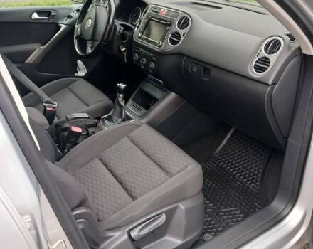 Серый Фольксваген Тигуан, объемом двигателя 2 л и пробегом 272 тыс. км за 9400 $, фото 9 на Automoto.ua