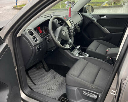 Серый Фольксваген Тигуан, объемом двигателя 1.97 л и пробегом 298 тыс. км за 9200 $, фото 8 на Automoto.ua