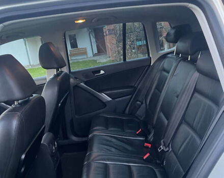 Серый Фольксваген Тигуан, объемом двигателя 2 л и пробегом 254 тыс. км за 10600 $, фото 28 на Automoto.ua