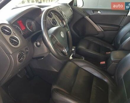 Серый Фольксваген Тигуан, объемом двигателя 2 л и пробегом 238 тыс. км за 12600 $, фото 6 на Automoto.ua