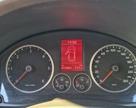 Серый Фольксваген Тигуан, объемом двигателя 1.97 л и пробегом 213 тыс. км за 9500 $, фото 4 на Automoto.ua