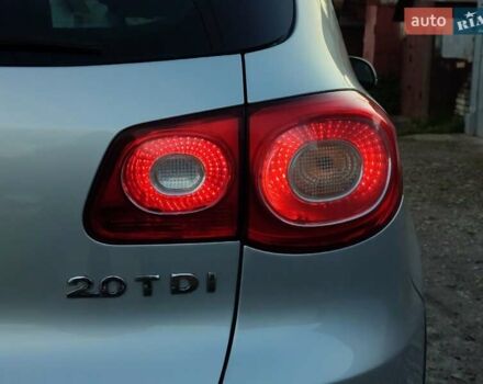 Серый Фольксваген Тигуан, объемом двигателя 1.97 л и пробегом 306 тыс. км за 10000 $, фото 19 на Automoto.ua