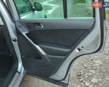 Серый Фольксваген Тигуан, объемом двигателя 1.97 л и пробегом 306 тыс. км за 10000 $, фото 34 на Automoto.ua