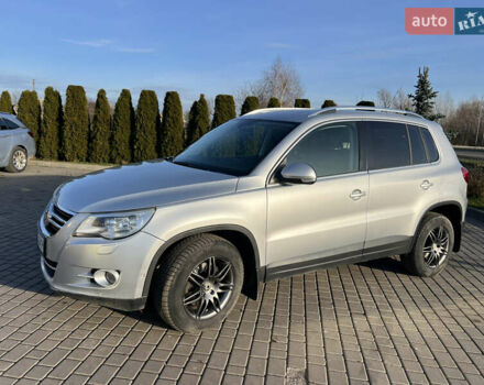 Серый Фольксваген Тигуан, объемом двигателя 2 л и пробегом 270 тыс. км за 9950 $, фото 4 на Automoto.ua