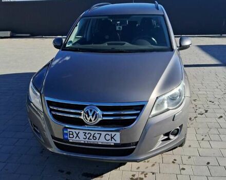 Серый Фольксваген Тигуан, объемом двигателя 1.97 л и пробегом 213 тыс. км за 9500 $, фото 2 на Automoto.ua