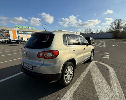 Сірий Фольксваген Тігуан, об'ємом двигуна 2 л та пробігом 158 тис. км за 10800 $, фото 19 на Automoto.ua